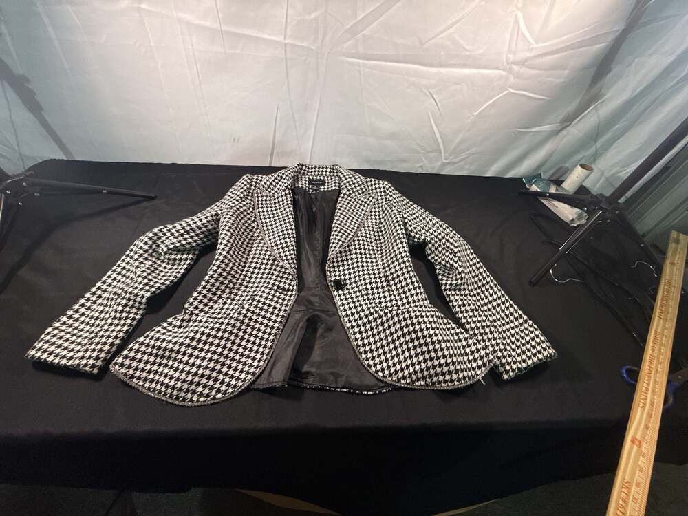 Ashro Black and White Houndstooth Blazer, Size 10